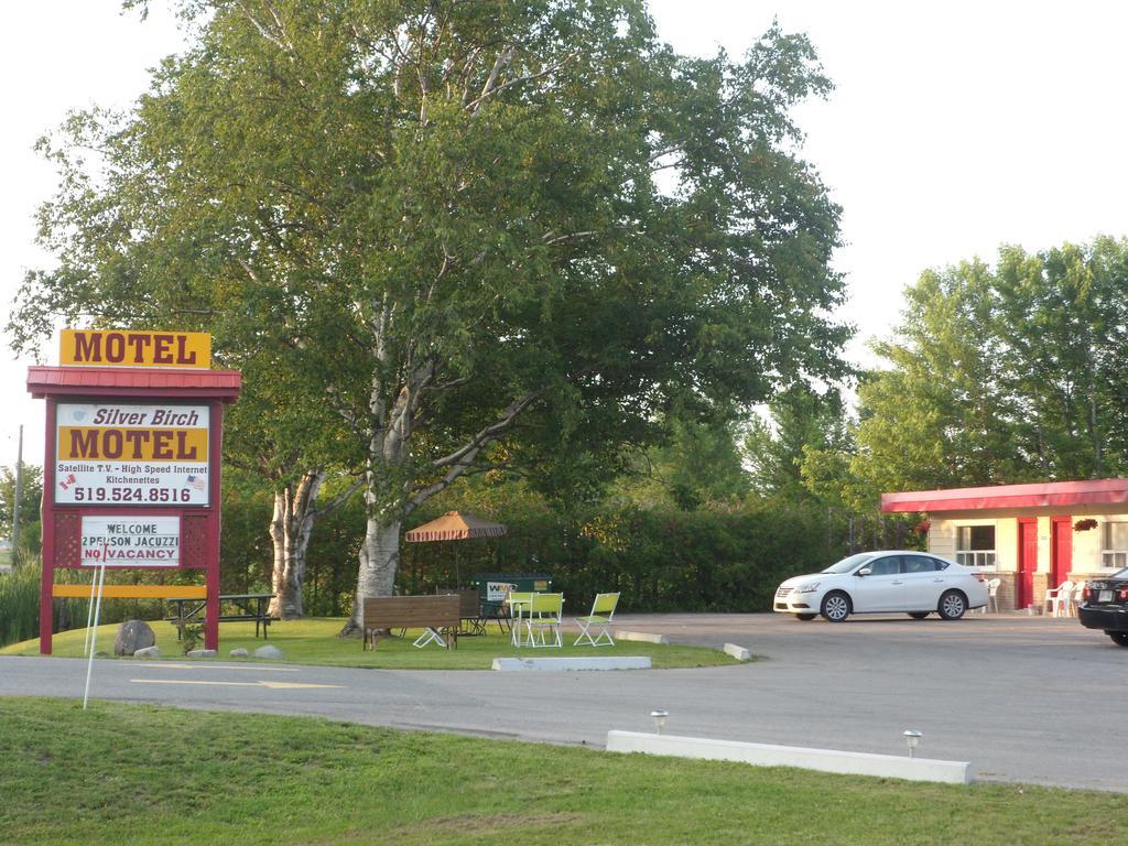 The Silver Birch Motel Годерич Экстерьер фото