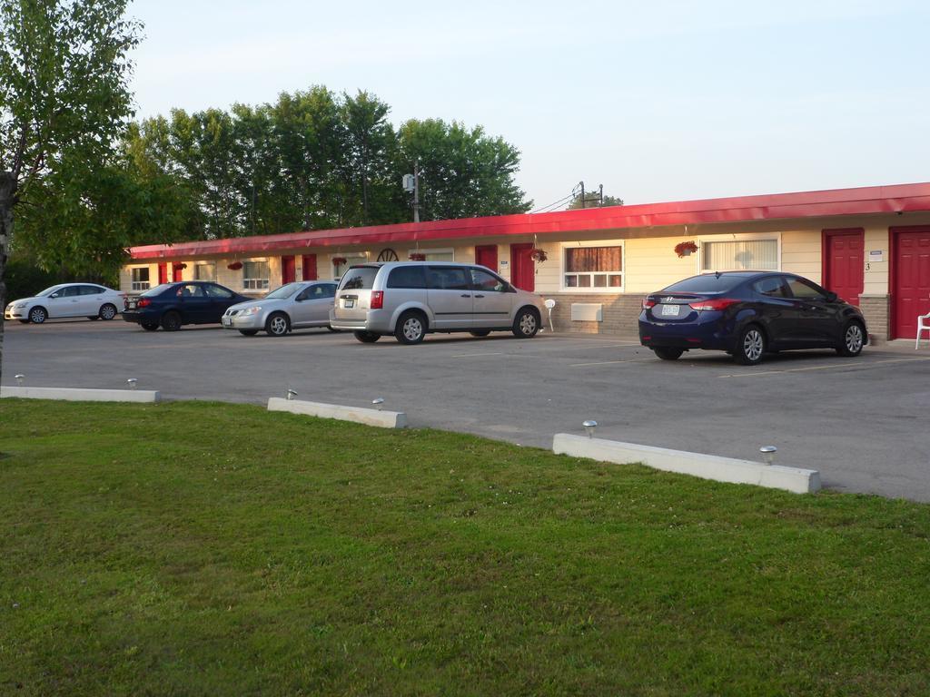 The Silver Birch Motel Годерич Экстерьер фото
