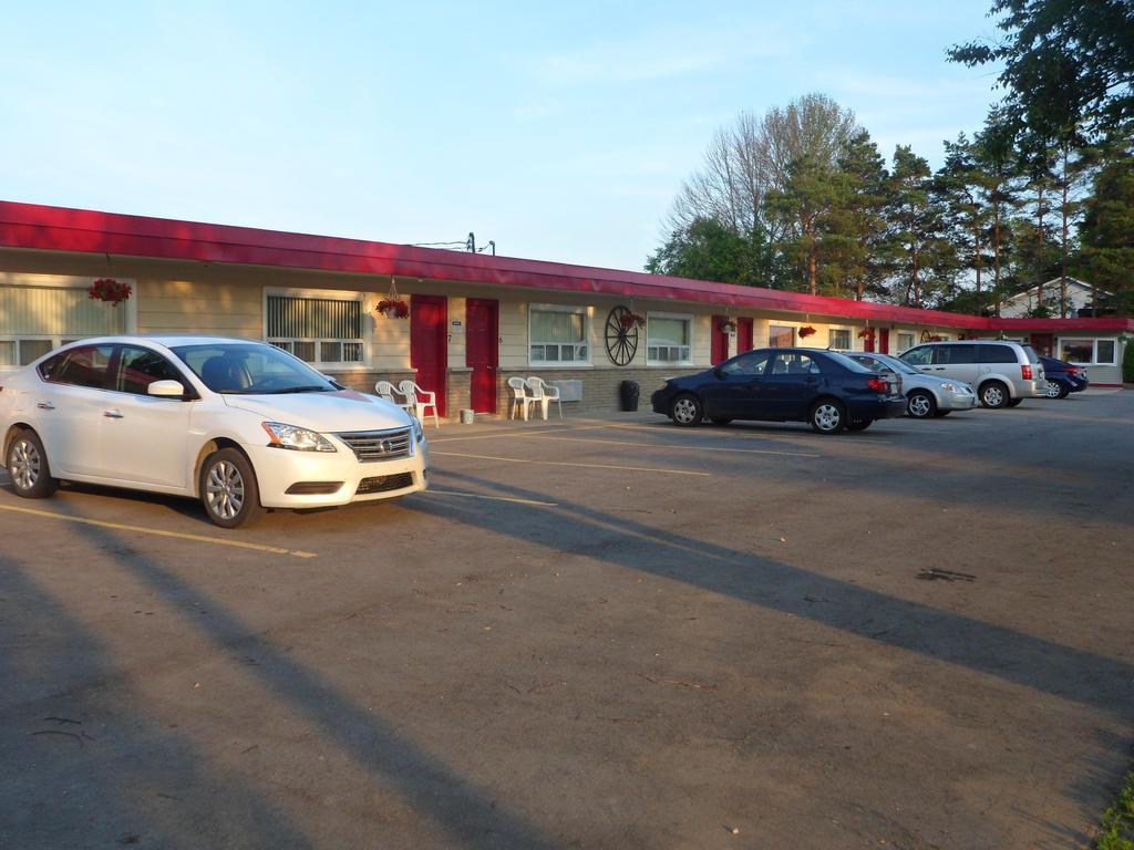 The Silver Birch Motel Годерич Экстерьер фото