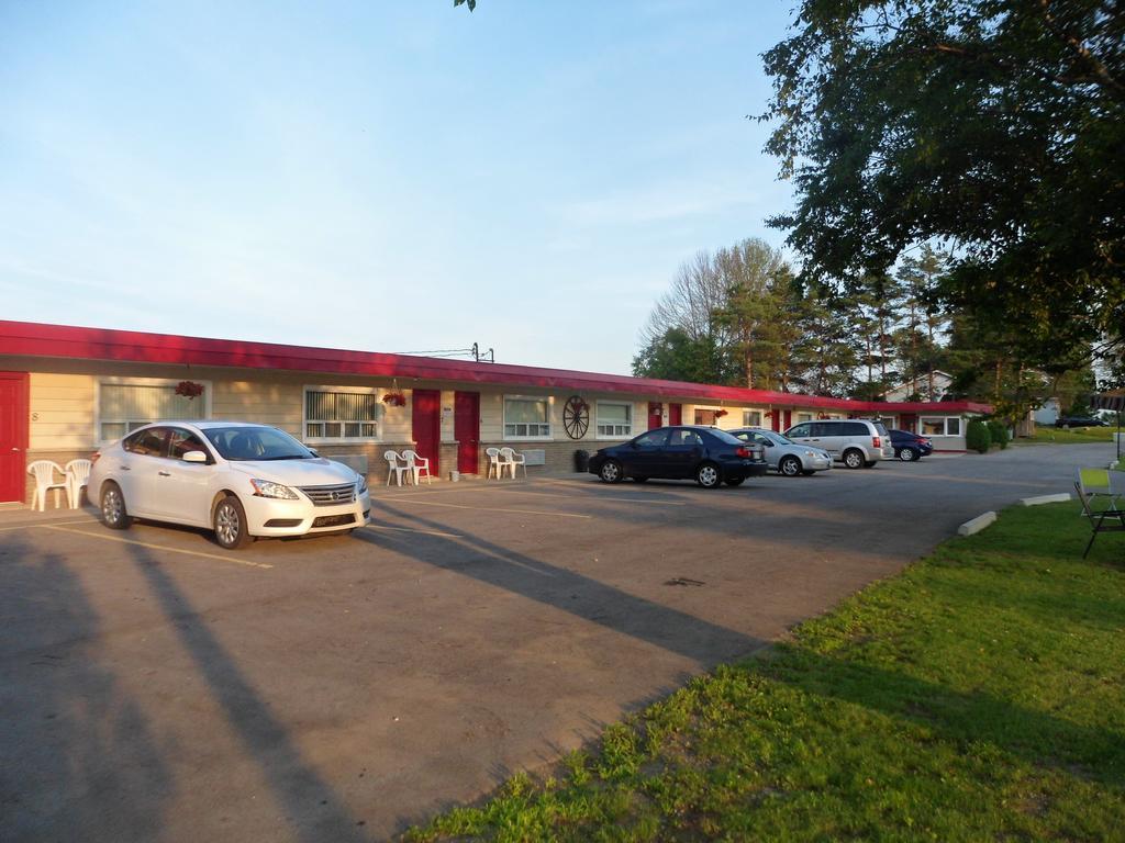 The Silver Birch Motel Годерич Экстерьер фото