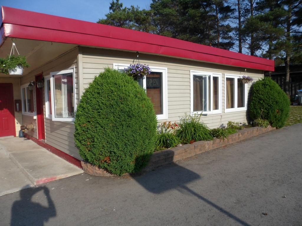 The Silver Birch Motel Годерич Экстерьер фото