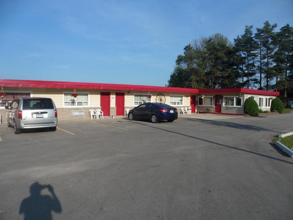 The Silver Birch Motel Годерич Экстерьер фото
