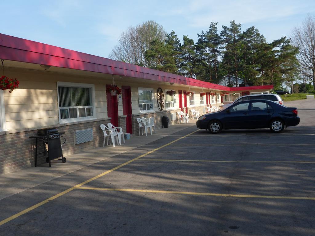 The Silver Birch Motel Годерич Экстерьер фото
