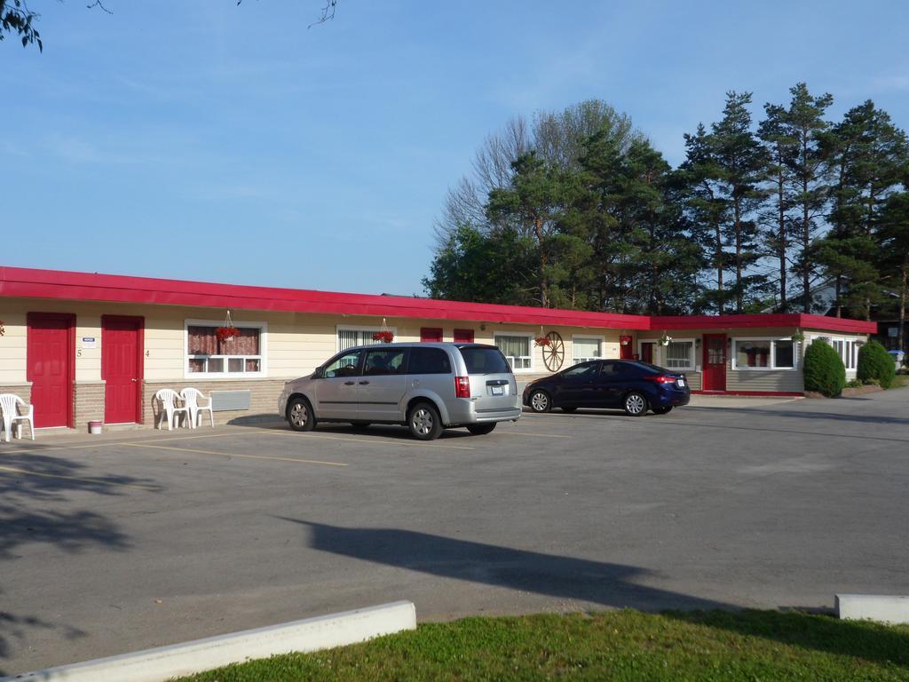The Silver Birch Motel Годерич Экстерьер фото