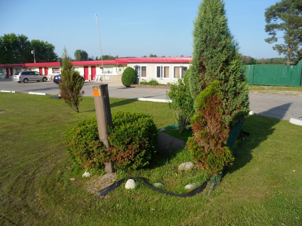 The Silver Birch Motel Годерич Экстерьер фото