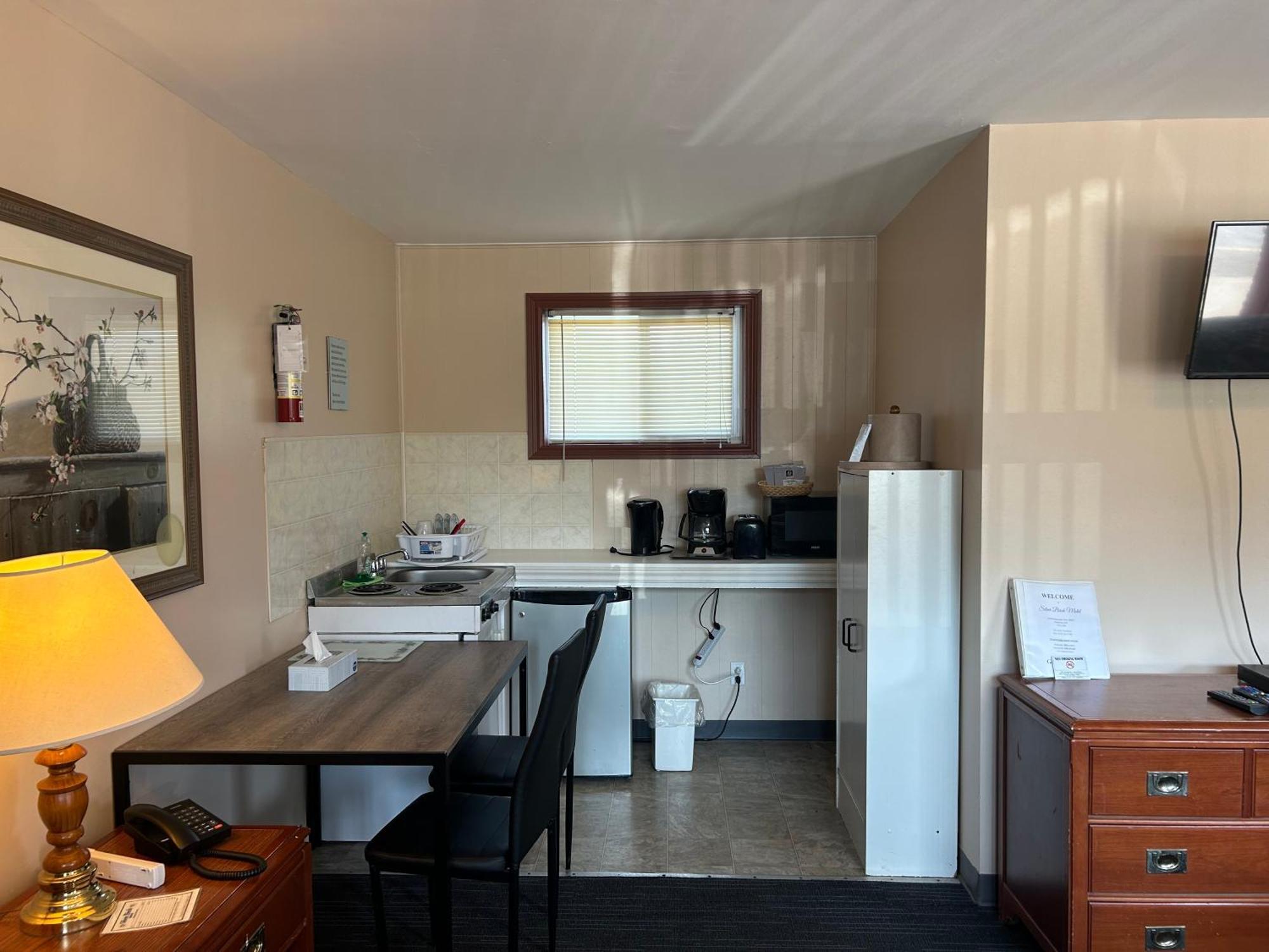 The Silver Birch Motel Годерич Экстерьер фото