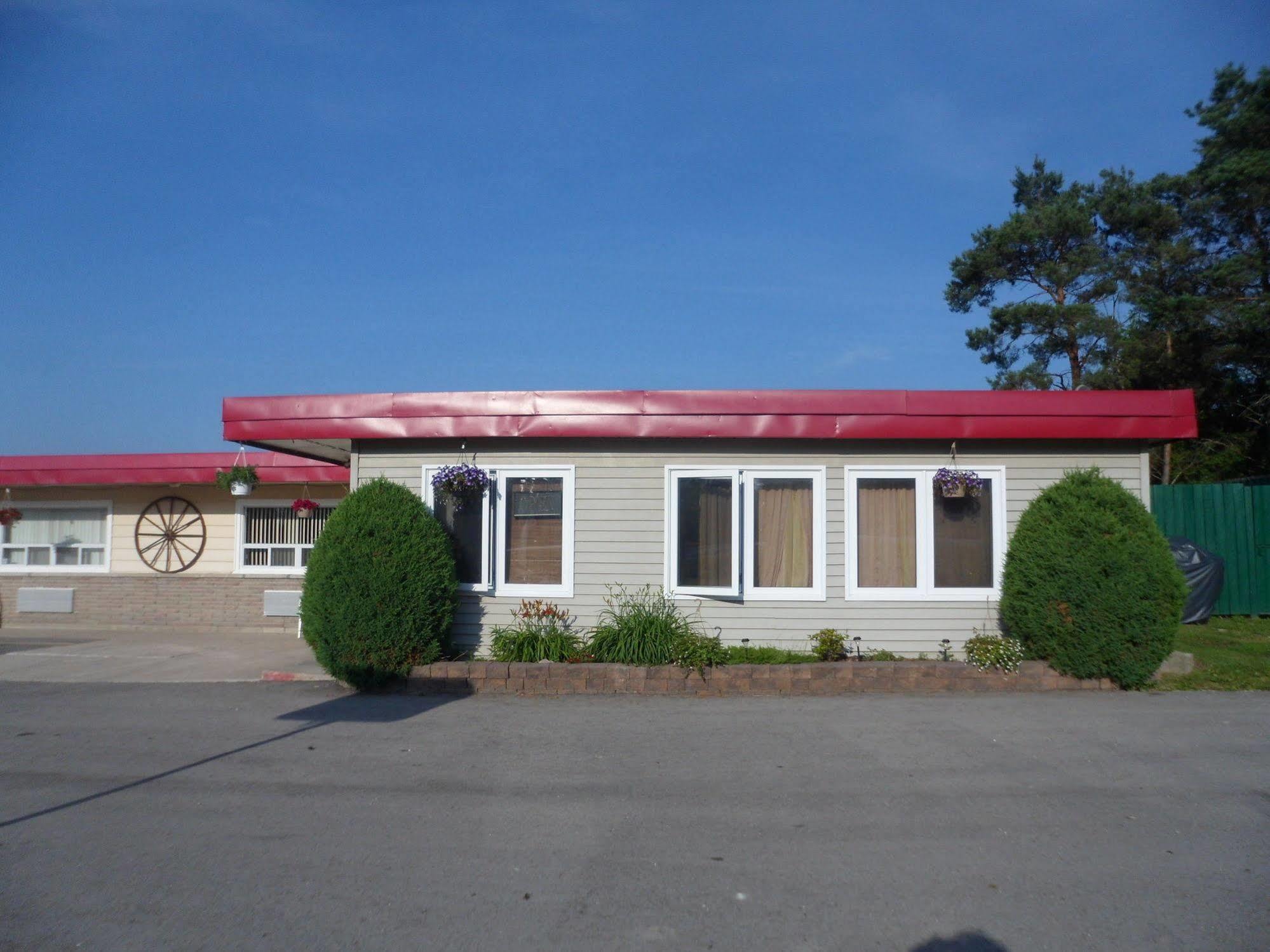 The Silver Birch Motel Годерич Экстерьер фото